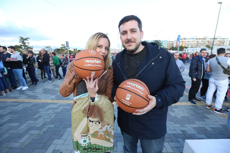 Las cuentas oficiales se quedaban en 6.558 personas botando el balón a la vez durante cinco minutos junto al Palacio de los Deportes José María Martín Carpena.