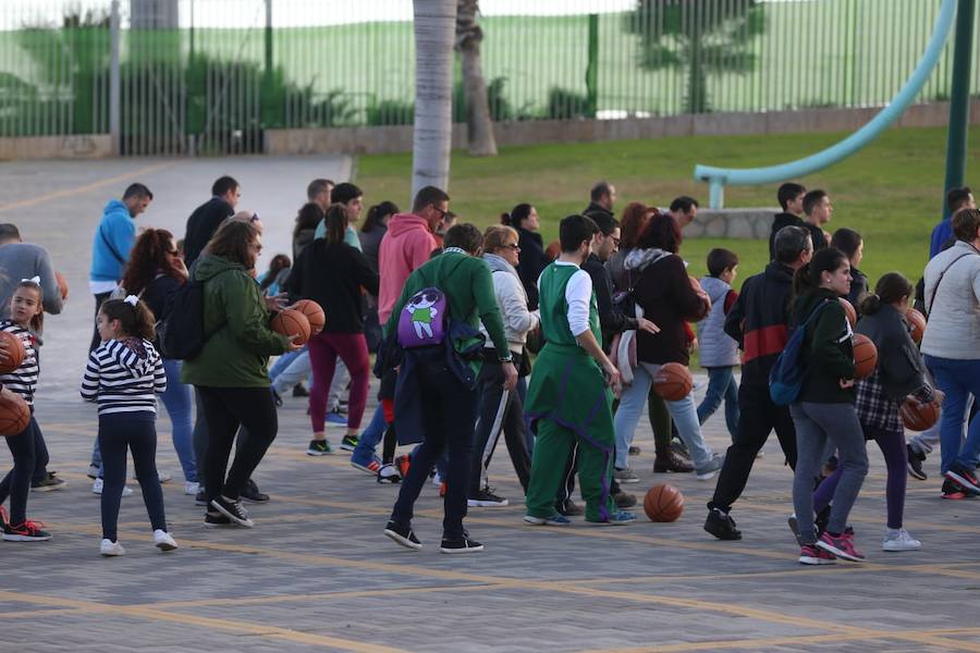 Las cuentas oficiales se quedaban en 6.558 personas botando el balón a la vez durante cinco minutos junto al Palacio de los Deportes José María Martín Carpena.