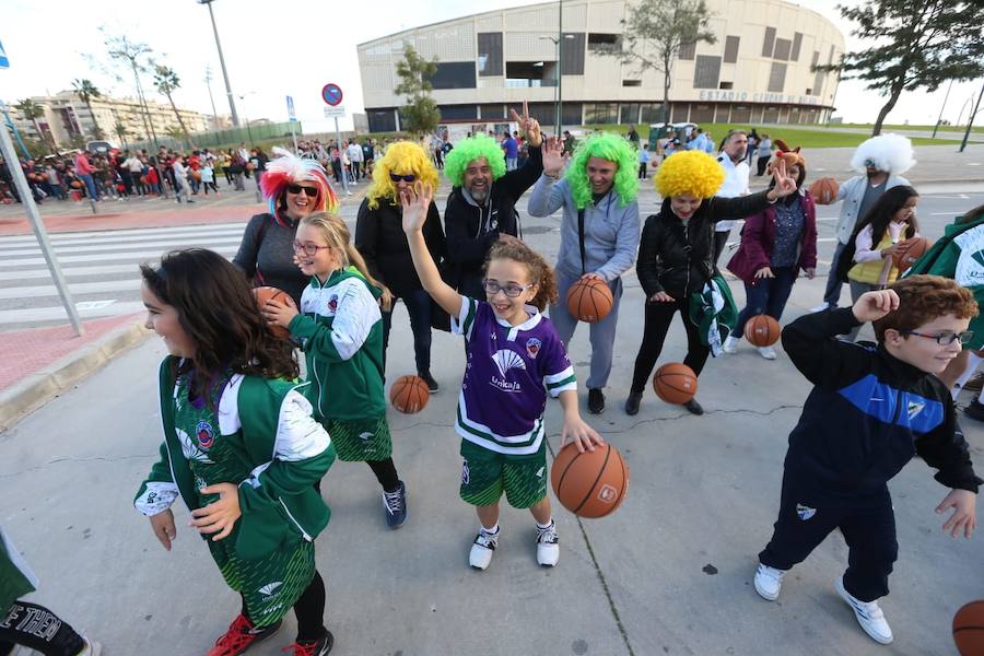 Las cuentas oficiales se quedaban en 6.558 personas botando el balón a la vez durante cinco minutos junto al Palacio de los Deportes José María Martín Carpena.