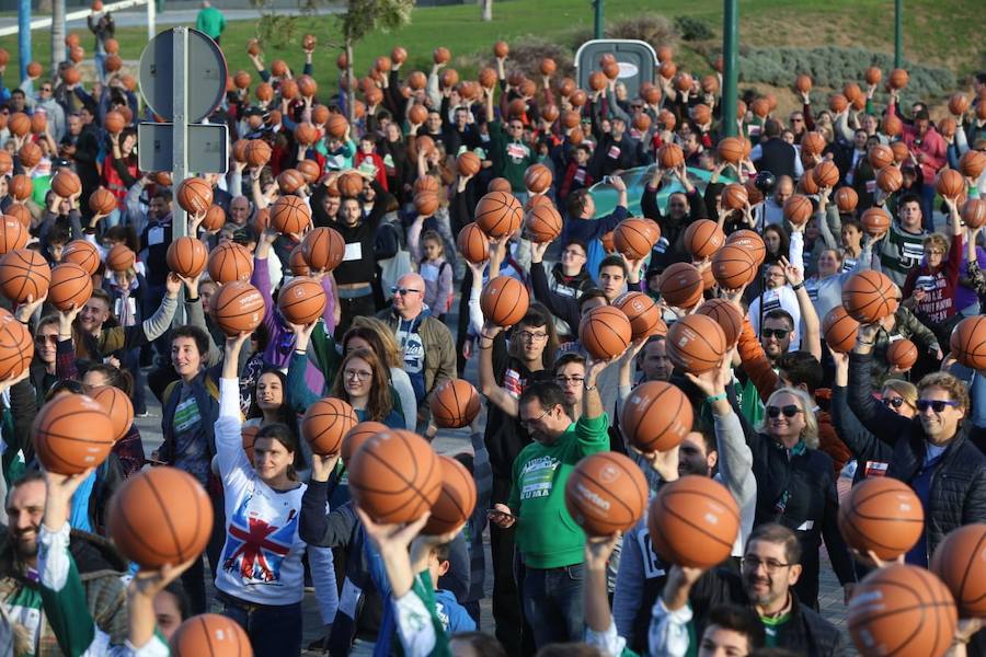 Las cuentas oficiales se quedaban en 6.558 personas botando el balón a la vez durante cinco minutos junto al Palacio de los Deportes José María Martín Carpena.