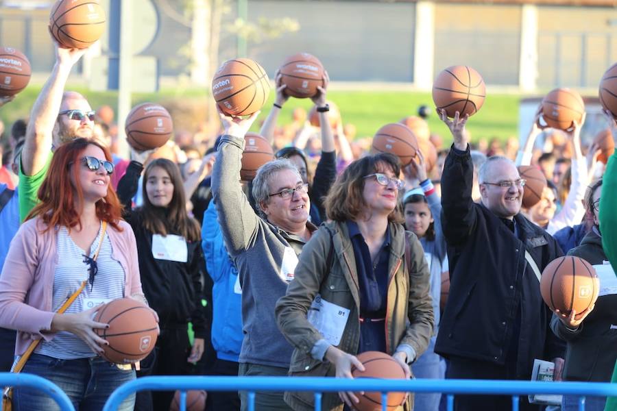 Las cuentas oficiales se quedaban en 6.558 personas botando el balón a la vez durante cinco minutos junto al Palacio de los Deportes José María Martín Carpena.