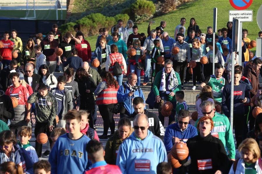 Las cuentas oficiales se quedaban en 6.558 personas botando el balón a la vez durante cinco minutos junto al Palacio de los Deportes José María Martín Carpena.