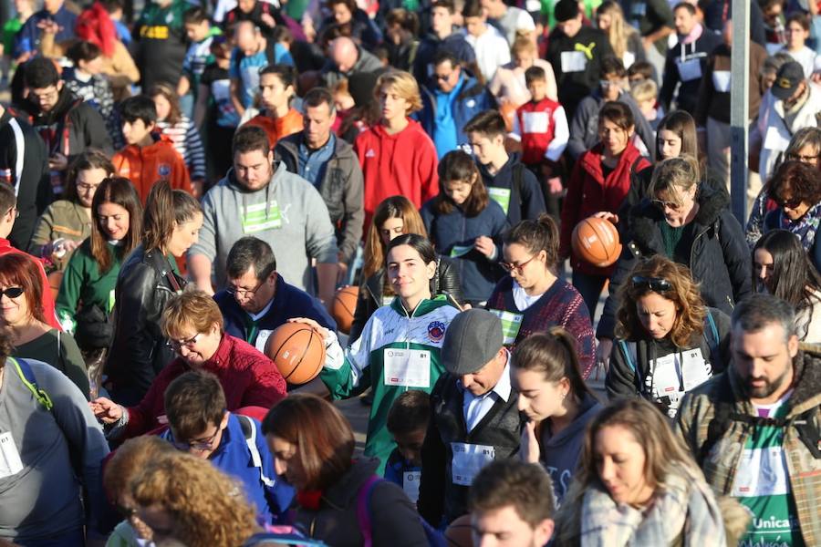 Las cuentas oficiales se quedaban en 6.558 personas botando el balón a la vez durante cinco minutos junto al Palacio de los Deportes José María Martín Carpena.