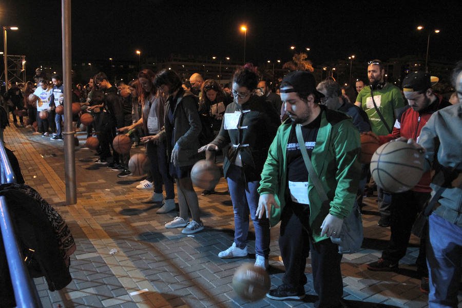 Las cuentas oficiales se quedaban en 6.558 personas botando el balón a la vez durante cinco minutos junto al Palacio de los Deportes José María Martín Carpena.