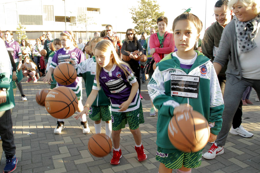 Las cuentas oficiales se quedaban en 6.558 personas botando el balón a la vez durante cinco minutos junto al Palacio de los Deportes José María Martín Carpena.