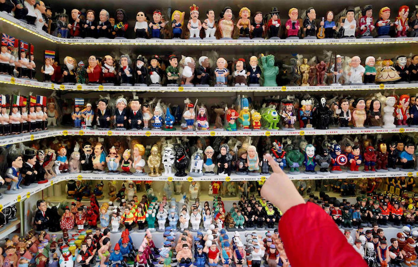 Messi, Puigdemont, Macron o Bob Marley, entre los destacados de estas tradicionales figuritas.