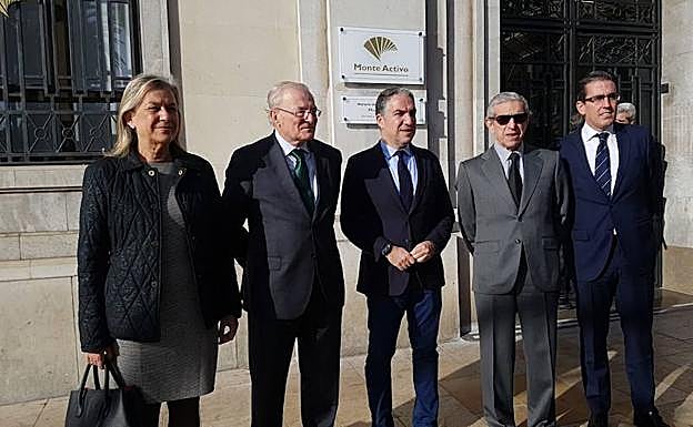 Kika Caracuel, Manuel Azuaga, Elías Bendodo, Braulio Medel y Sergio Corral.