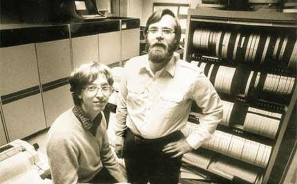 Foto de juventud de Bill Gates y Paul Allen, los fundadores de Microsoft. 