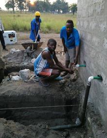 Imagen secundaria 2 - Proceso de construcción del primer hospital de la R.D. del Congo