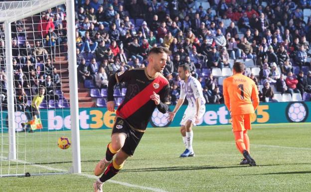 Álvaro Medrán tras marcar su gol al Valladolid. 
