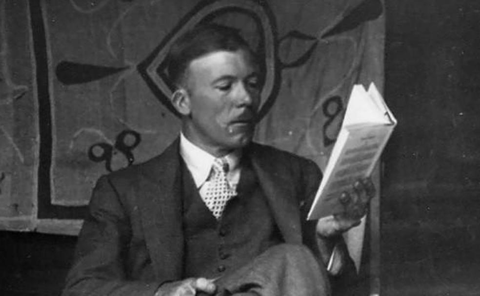 Gerald Brenan, leyendo en su casa de Churriana en 1936. 
