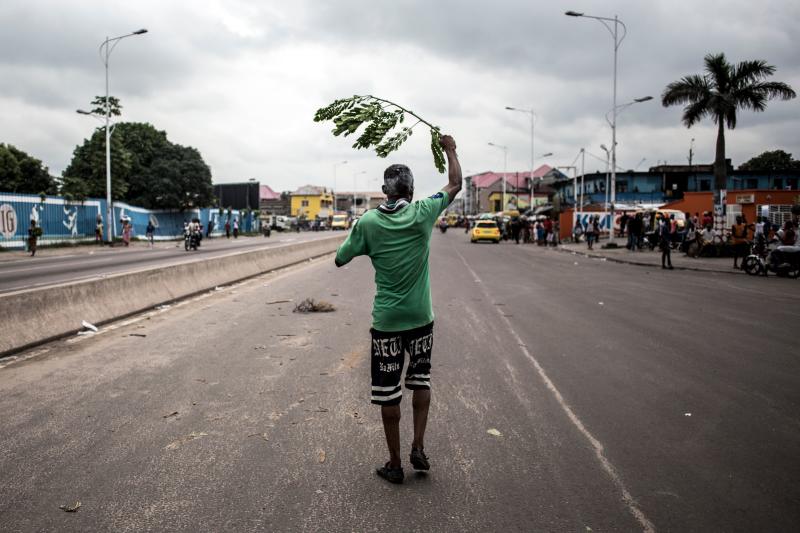 Horas antes del anuncio de la victoria del opositor Félix Tshisekedi, grupos de activistas animaron a tomar las calles ante el temor de una falta de «verdad» en las urnas