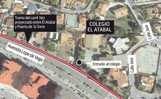 El Ayuntamiento de Málaga rectifica y respetará la acera del colegio El Atabal afectada por el carril bici