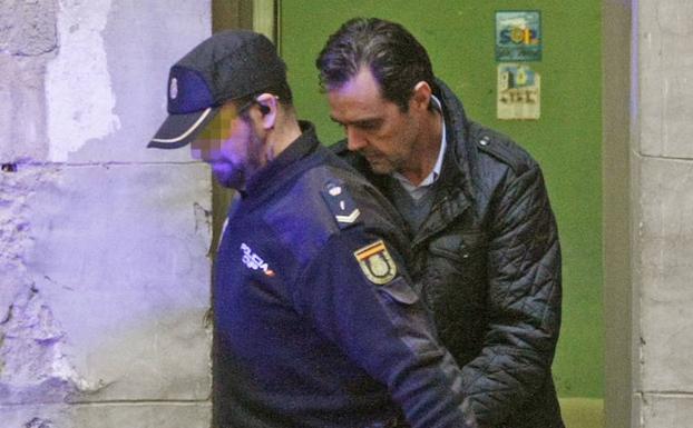 Miguel López, conducido a prisión en febrero de 2017 después de declarar ante el juez que investiga el asesinato de su suegra, María del Carmen Martínez, víuda del expresidente de la CAM.