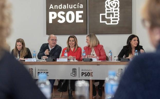 El PSOE-A fleta autobuses para la protesta feminista y el PP le acusa de alentar «escraches»