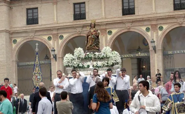 Procesión de traslado a la Catedral desde su santuario (archivo)..