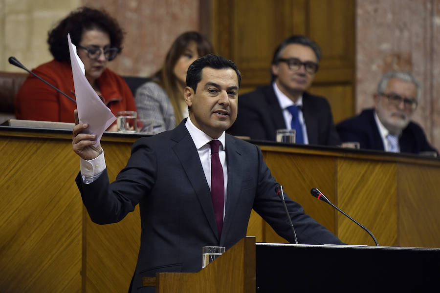 Juanma Moreno, este miércoles en el Parlamento andaluz en un turno de réplica