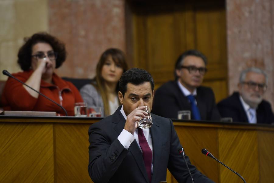 Juanma Moreno, este miércoles en el Parlamento andaluz en un turno de réplica