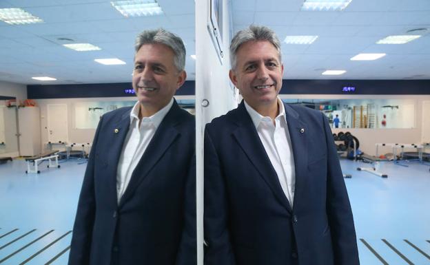 Juan Manuel Nieblas defiende la necesidad de luchar contra el intrusismo profesional en el campo de la fisioterapia. 