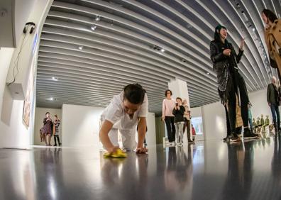 Imagen secundaria 1 - Limpieza feminista en el Pompidou de Málaga