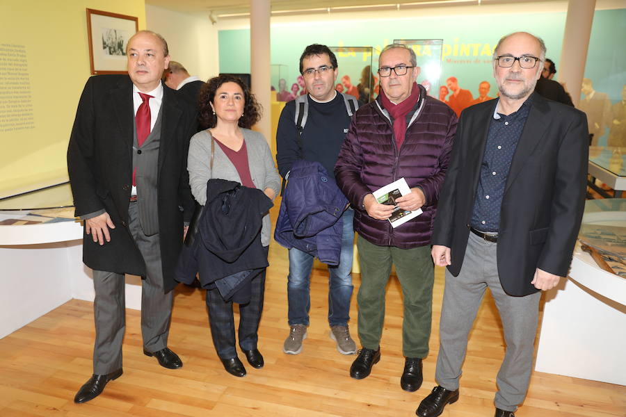 Alfredo Taján, Isabel Palop, Antonio José Quesada, Ruiz Noguera y Javier La Beira en el estreno de 'La palabra pintada' en el MVA.