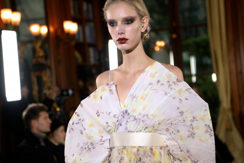 La 2019 Spring-Summer Haute Couture collection fashion show, celebrada en la capital francesa, ha dejado imágenes de vestimentas más que curiosas