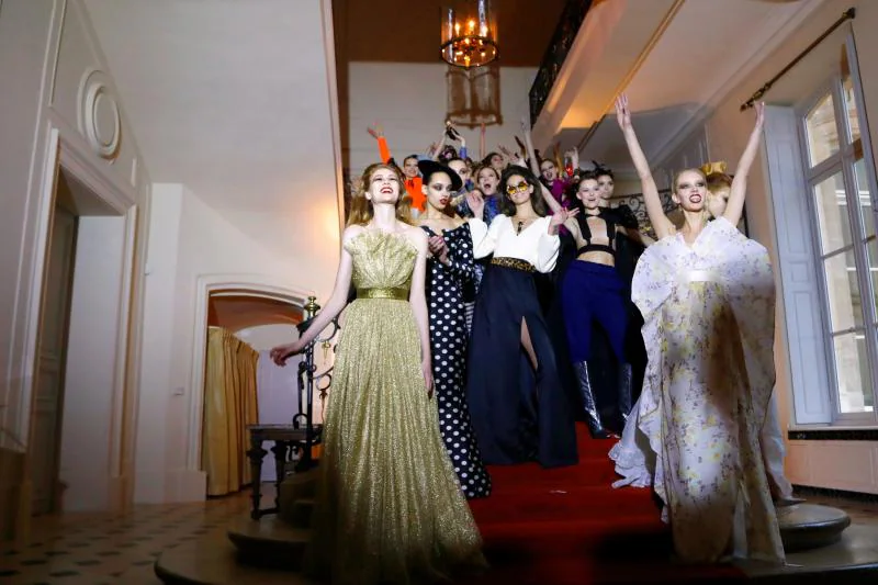 La 2019 Spring-Summer Haute Couture collection fashion show, celebrada en la capital francesa, ha dejado imágenes de vestimentas más que curiosas