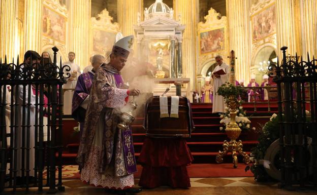 El obispo de Málaga presidió las exequias por el cardenal Fernando Sebastián. 