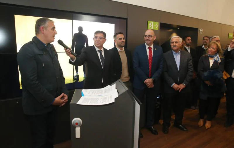 Esta exposición, organizada por la Asociación de Periodistas Deportivos de Málaga e inaugurada este martes en la sede de Caixabank, muestra las imágenes del deporte tomadas por fotógrafos malagueños