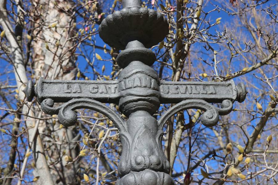 Este parque, con un jardín de estilo árabe o mediterráneo, monumentos y gran variedad botánica, evoca recuerdos de la niñez de los habitantes rondeños