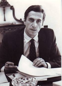 Imagen secundaria 2 - Luciano Alonso en sus inicios como delegado de la Junta en Málaga. José Luis Ruiz Espejo el día que tomó posesión de su cargo en el Museo Picasso. Manuel Melero, en los años 80.