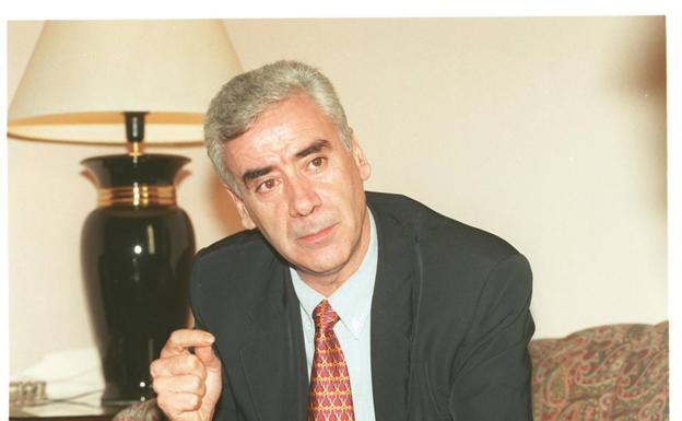 Imagen principal - Luciano Alonso en sus inicios como delegado de la Junta en Málaga. José Luis Ruiz Espejo el día que tomó posesión de su cargo en el Museo Picasso. Manuel Melero, en los años 80.