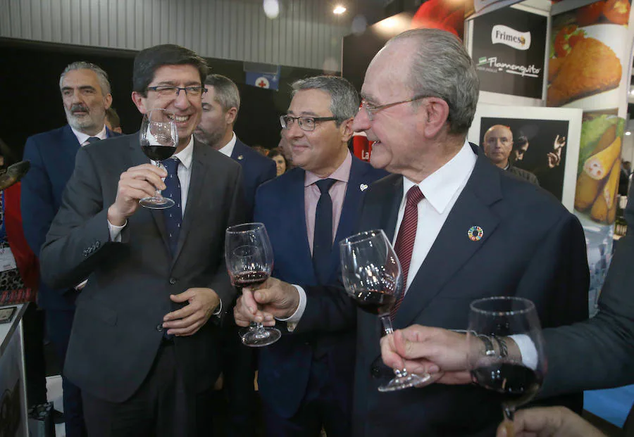 La 21ª edición de este evento, el cual acoge el Palacio de Ferias y Congresos, fue inaugurada por el vicepresidente de la Junta y consejero de Turismo, Juan Marín