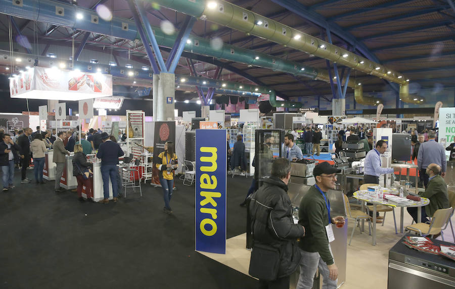 La 21ª edición de este evento, el cual acoge el Palacio de Ferias y Congresos, fue inaugurada por el vicepresidente de la Junta y consejero de Turismo, Juan Marín