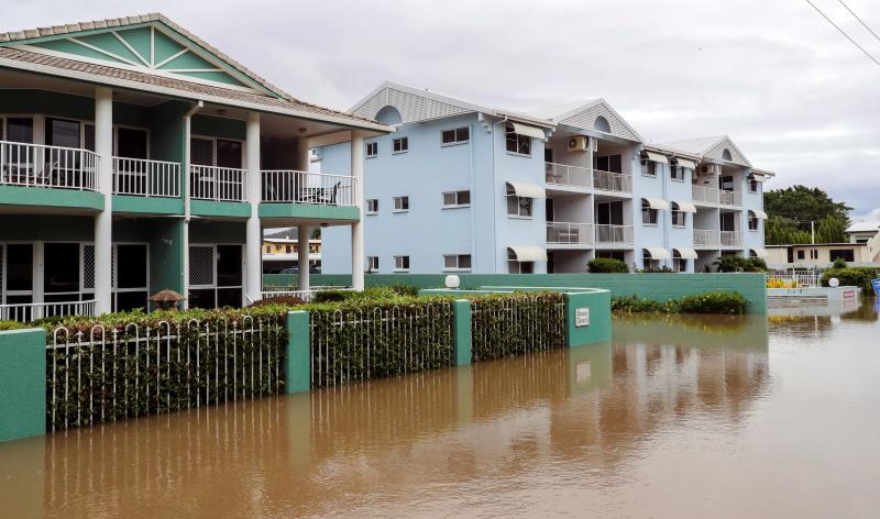 Las fotografías de una inundación en la ciudad australiana de Townsville, donde el agua ha llegado hasta las casas y colegios, ha llevado cocodrilos a las calles y ha obligado a desplegar el ejército 