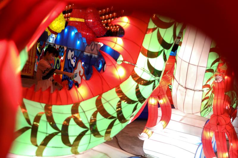 Las celebraciones y pasacalles inundaron las calles de diversos lugares de Asia, como Birmania, Tailandia o la misma China