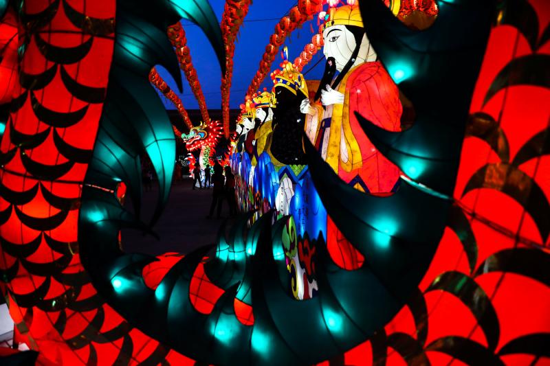 Las celebraciones y pasacalles inundaron las calles de diversos lugares de Asia, como Birmania, Tailandia o la misma China