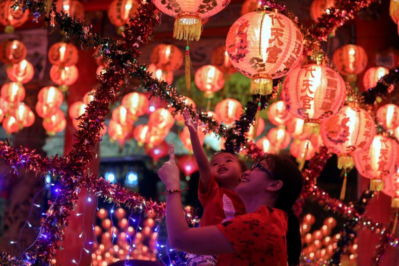 Las celebraciones y pasacalles inundaron las calles de diversos lugares de Asia, como Birmania, Tailandia o la misma China