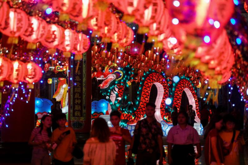 Las celebraciones y pasacalles inundaron las calles de diversos lugares de Asia, como Birmania, Tailandia o la misma China