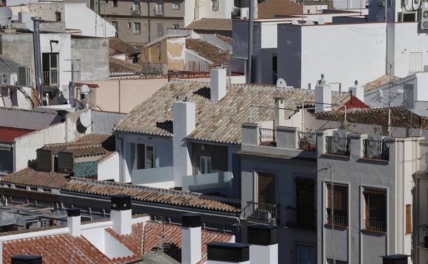 Aspecto de los dos áticos con terraza construidos sobre el edificio protegido. 