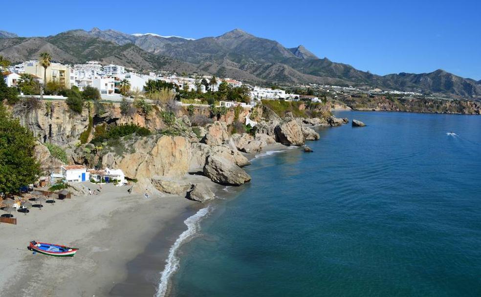 Imagen de la playa nerjeña de Burriana.