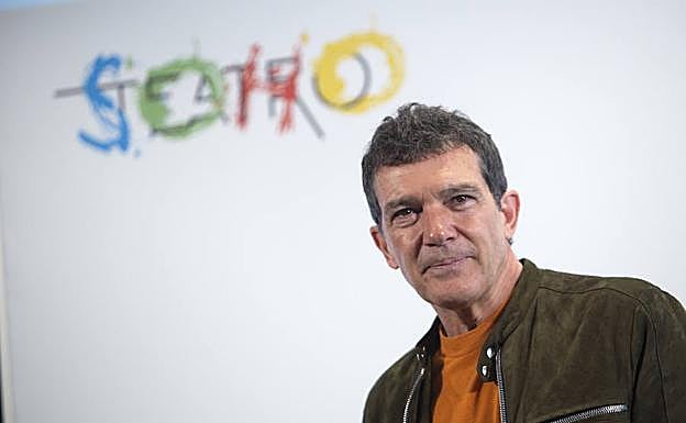 Antonio Banderas, ayer, en la presentación en la sede de CaixaBank en Madrid del futuro Teatro del Soho. 