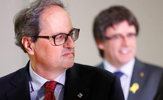 Torra (delante) y Puigdemont. 