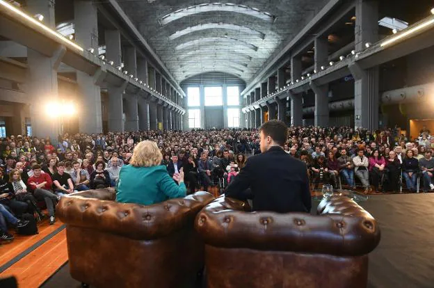 Carmena y Errejón celebraron ayer su primer acto público juntos de Más Madrid ante cerca de dos mil personas.  :: FERNANDO VILLAR / EFE