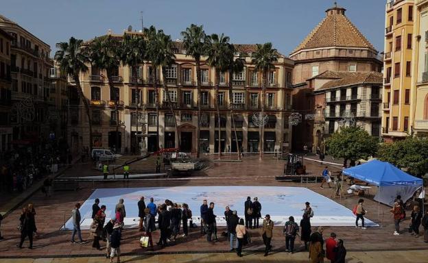 Mapamundi en la Plaza de la Constitución.