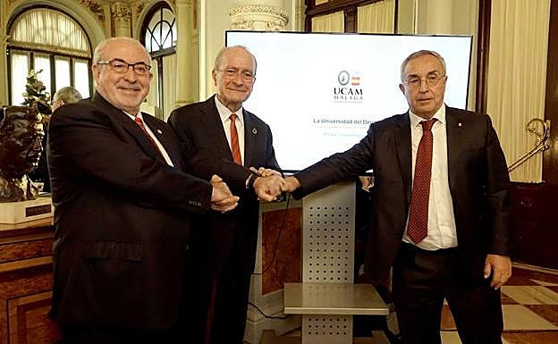 José Luis Mendoza, Francisco de la Torre y Alejandro Blanco, tras la firma del protocolo el pasado diciembre.