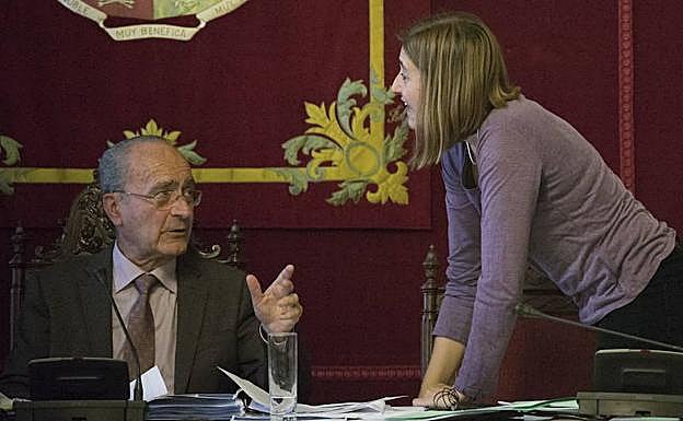 De la Torre y Torralbo charlan en un pleno. 