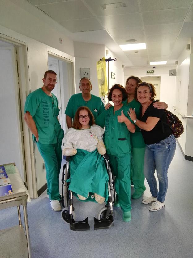Sarah Almagro, durante su estancia en el hospital. :: sur
