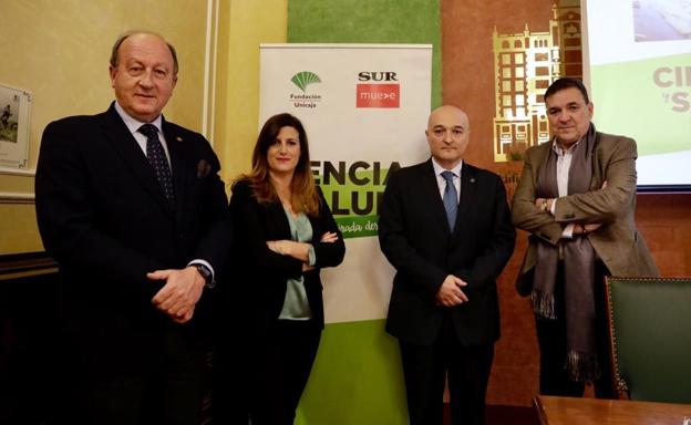 Carlos Gross, Ana Cabrera, Emilio Gómez González y Pedro Luis Gómez, momentos antes de la conferencia.