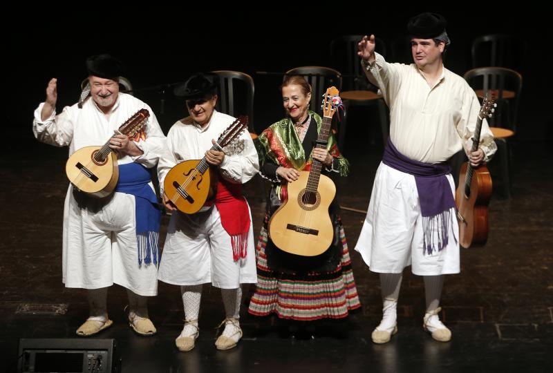Actuaciones de pandas de verdiales y de copla española en el acto organizado por la Federación de Peñas La Alcazaba